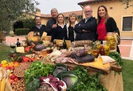 Le Storie di Melaverde Edoardo Raspelli torna nel veronese per gli oli della famiglia Salvagno Le Storie di Melaverde Edoardo Raspelli torna nel veronese per gli oli della famiglia Salvagno