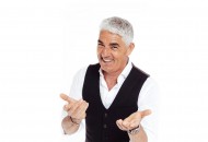 Balcone a 3 piazze. Il ritorno di Biagio Izzo al Teatro Augusteo di Napoli Balcone a 3 piazze. Il ritorno di Biagio Izzo al Teatro Augusteo di Napoli