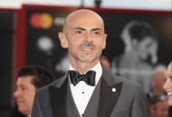 Pechino Express promossa a pieni voti la conduzione di Enzo Miccio Pechino Express promossa a pieni voti la conduzione di Enzo Miccio